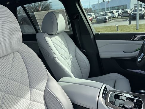 Used 2026 BMW X5 xDrive40i w/ Premium Package AWD/4WD image 32