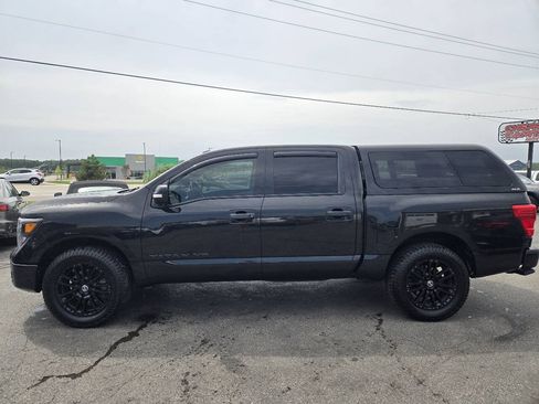 Used 2019 Nissan Titan SV w/ SV Convenience Package AWD/4WD image 6