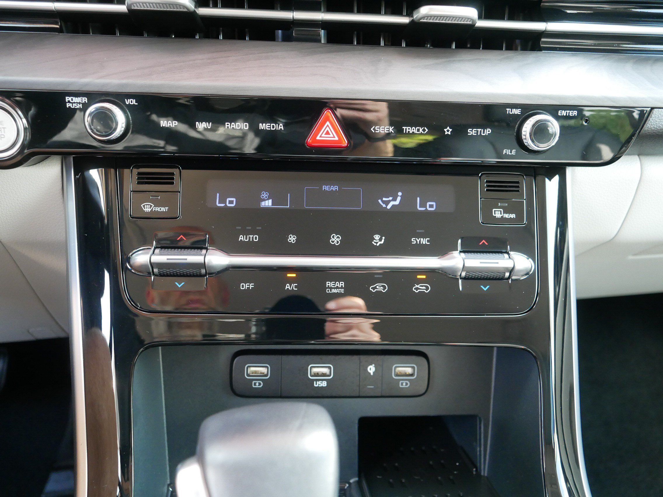 Certified 2023 Kia Carnival EX FWD image 23