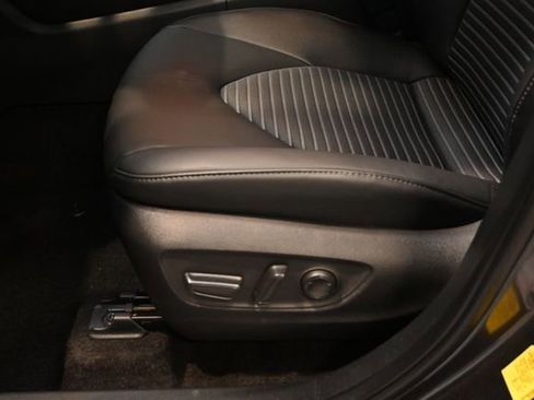 Used 2025 Toyota Highlander XSE image 4