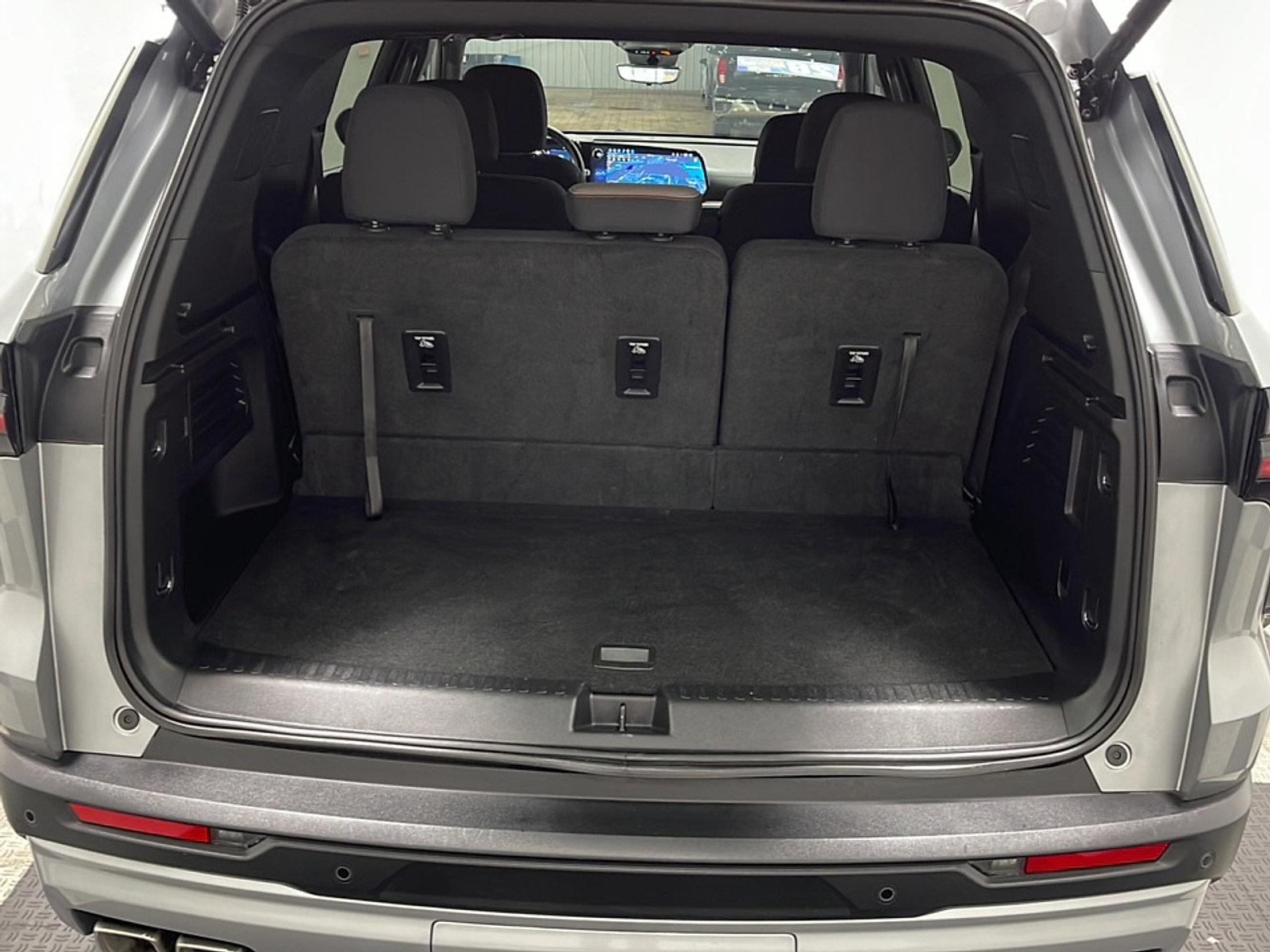 Used 2026 Chevrolet Traverse LT w/ Driver Confidence Package FWD image 19