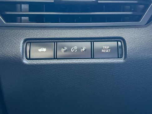 Used 2024 Nissan Altima 2.5 SV FWD image 32