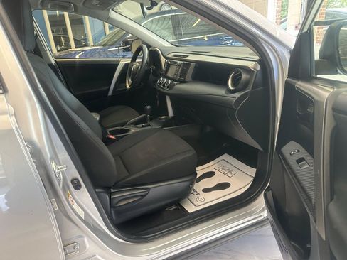 Used 2015 Toyota RAV4 LE AWD/4WD image 17