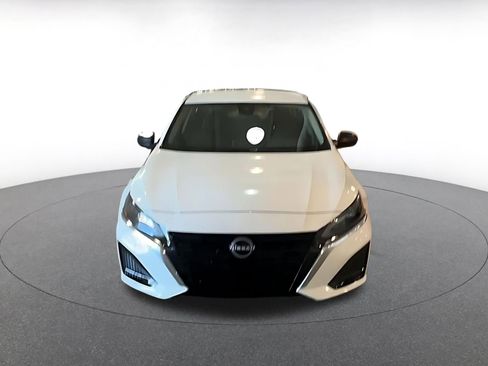 Used 2025 Nissan Altima 2.5 SV FWD image 3