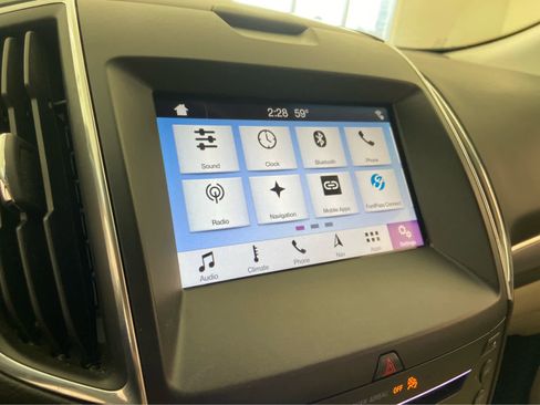 Used 2019 Ford Edge Titanium image 29