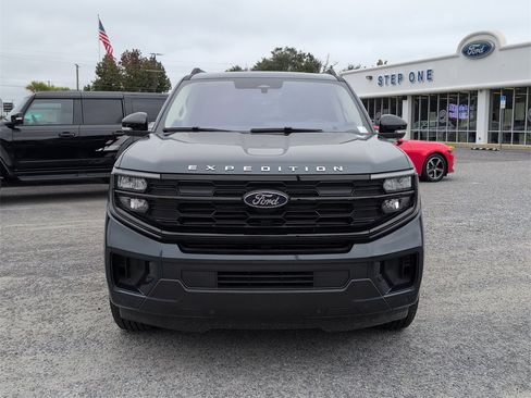 New 2025 Ford Expedition Active image 4