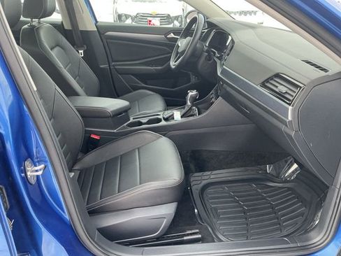 Used 2024 Volkswagen Jetta SE image 22