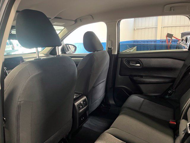 Used 2025 Nissan Rogue SV FWD image 18