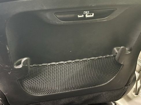 Used 2024 Chrysler Pacifica Select image 13