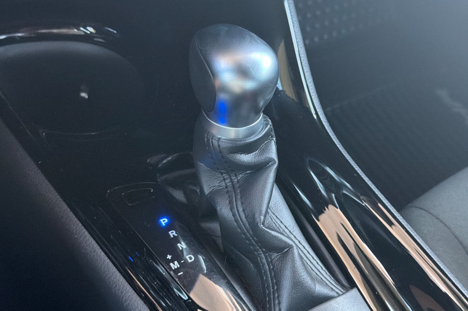Used 2020 Toyota C-HR XLE FWD image 27