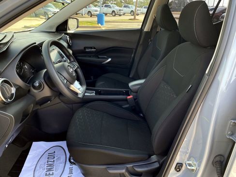 Used 2023 Nissan Kicks SV image 10