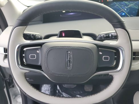 New 2025 Lincoln Navigator Reserve image 16