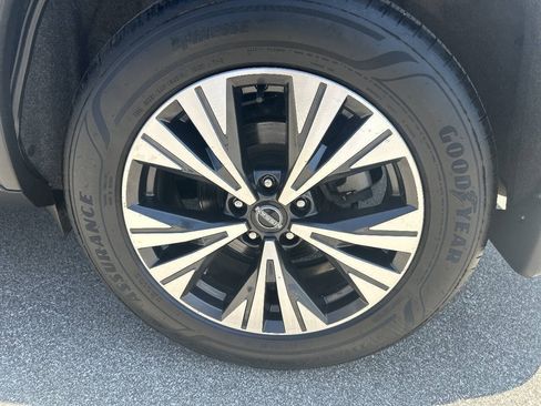Used 2023 Nissan Rogue SV AWD/4WD image 12