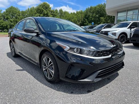 Used 2023 Kia Forte LXS FWD image 8