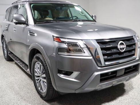Used 2022 Nissan Armada SL w/ Captain's Chairs Package image 5
