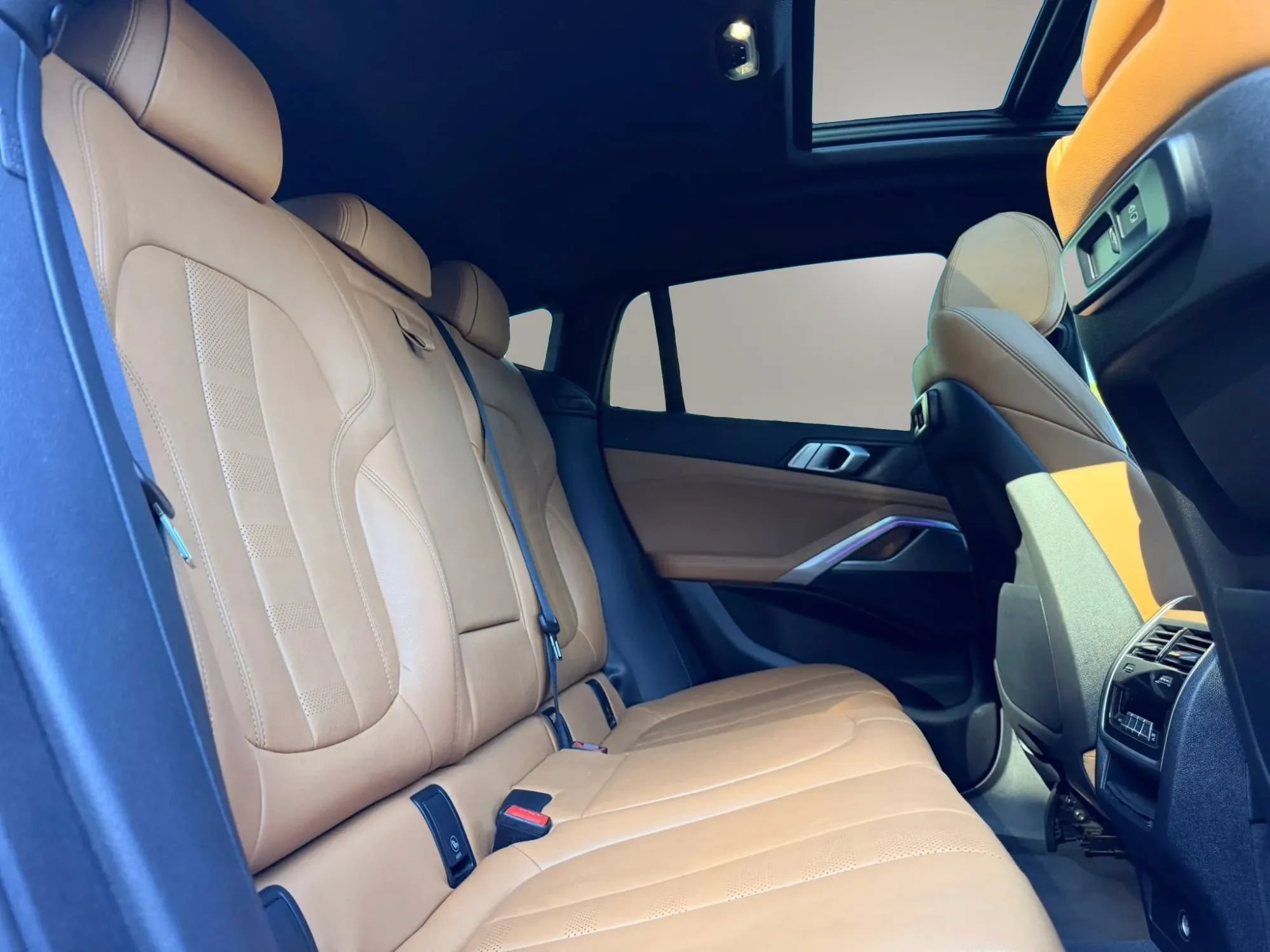 Used 2022 BMW X6 xDrive40i w/ M Sport Package AWD/4WD image 14
