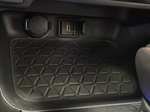 Used 2021 Toyota RAV4 XLE Premium AWD/4WD image 32