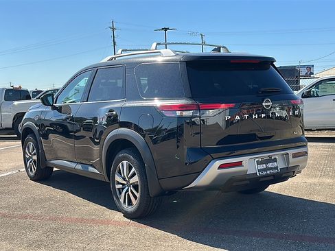 New 2025 Nissan Pathfinder SL image 6