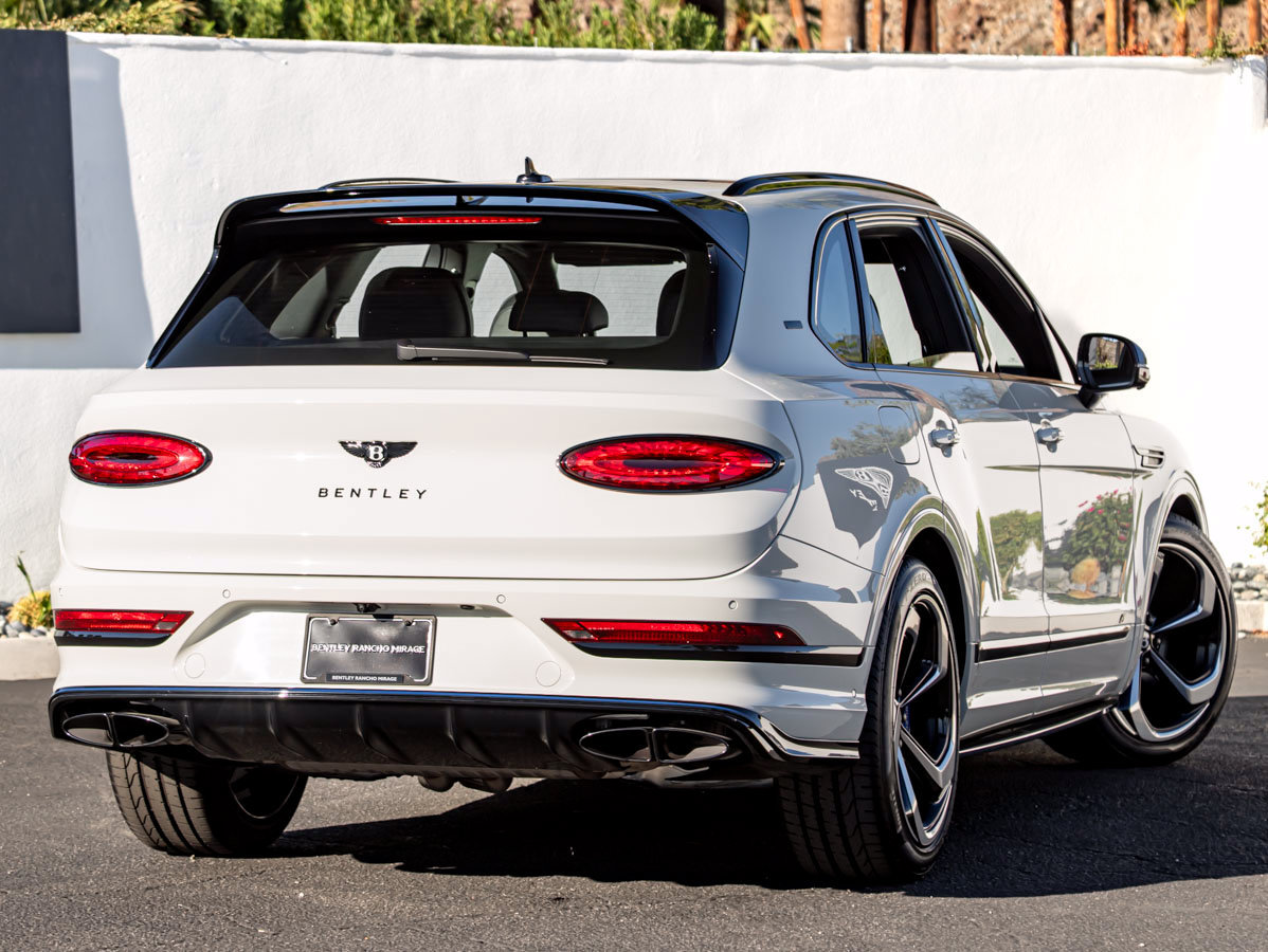 Certified 2025 Bentley Bentayga AWD/4WD image 11