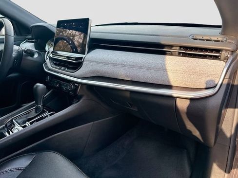 Used 2023 Jeep Compass Latitude image 30