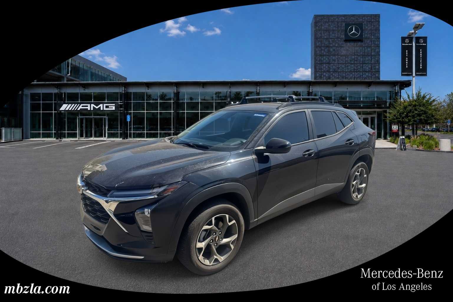 Used 2025 Chevrolet Trax LT FWD image 1