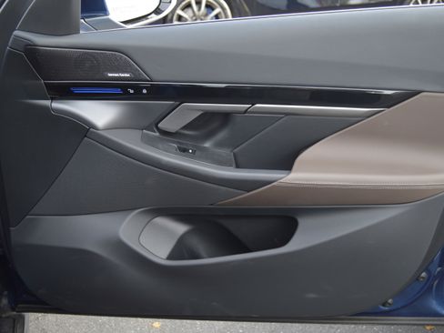 Used 2025 BMW 530i xDrive w/ Premium Package image 36