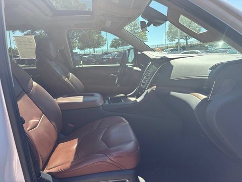 Used 2020 Cadillac Escalade Premium Luxury AWD/4WD image 26