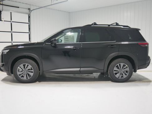 New 2025 Nissan Pathfinder SV image 8