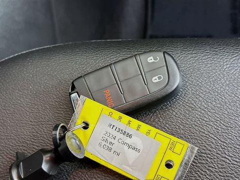 Used 2024 Jeep Compass Latitude image 22