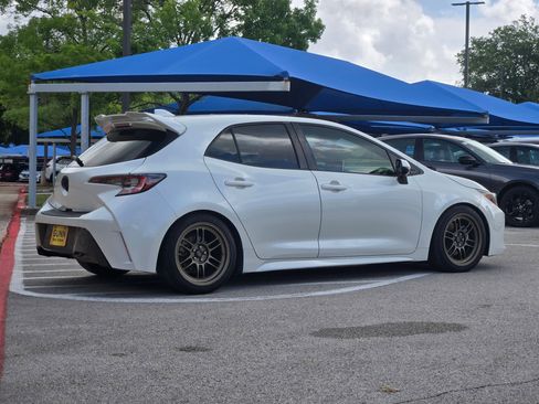 Used 2019 Toyota Corolla SE w/ SE Option Package image 3