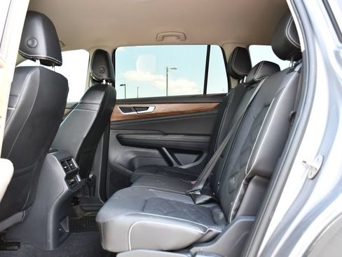Used 2025 Volkswagen Atlas SE AWD/4WD image 18