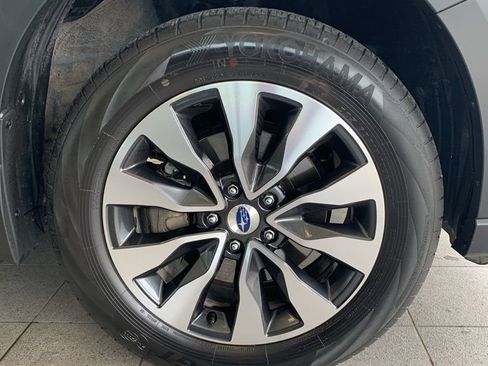 Certified 2025 Subaru Outback Limited image 28