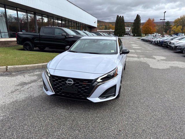 Used 2025 Nissan Altima 2.5 SR w/ SR Premium Package AWD/4WD image 5