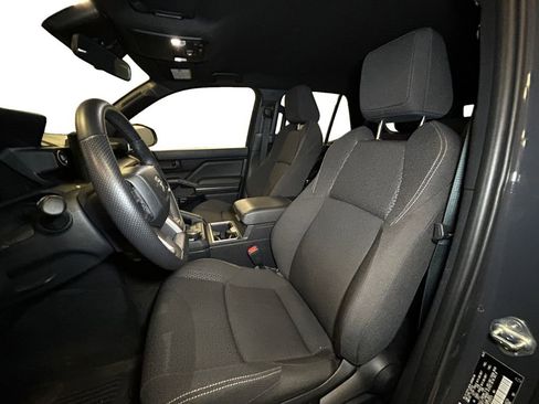 Used 2025 Toyota 4Runner SR5 AWD/4WD image 9