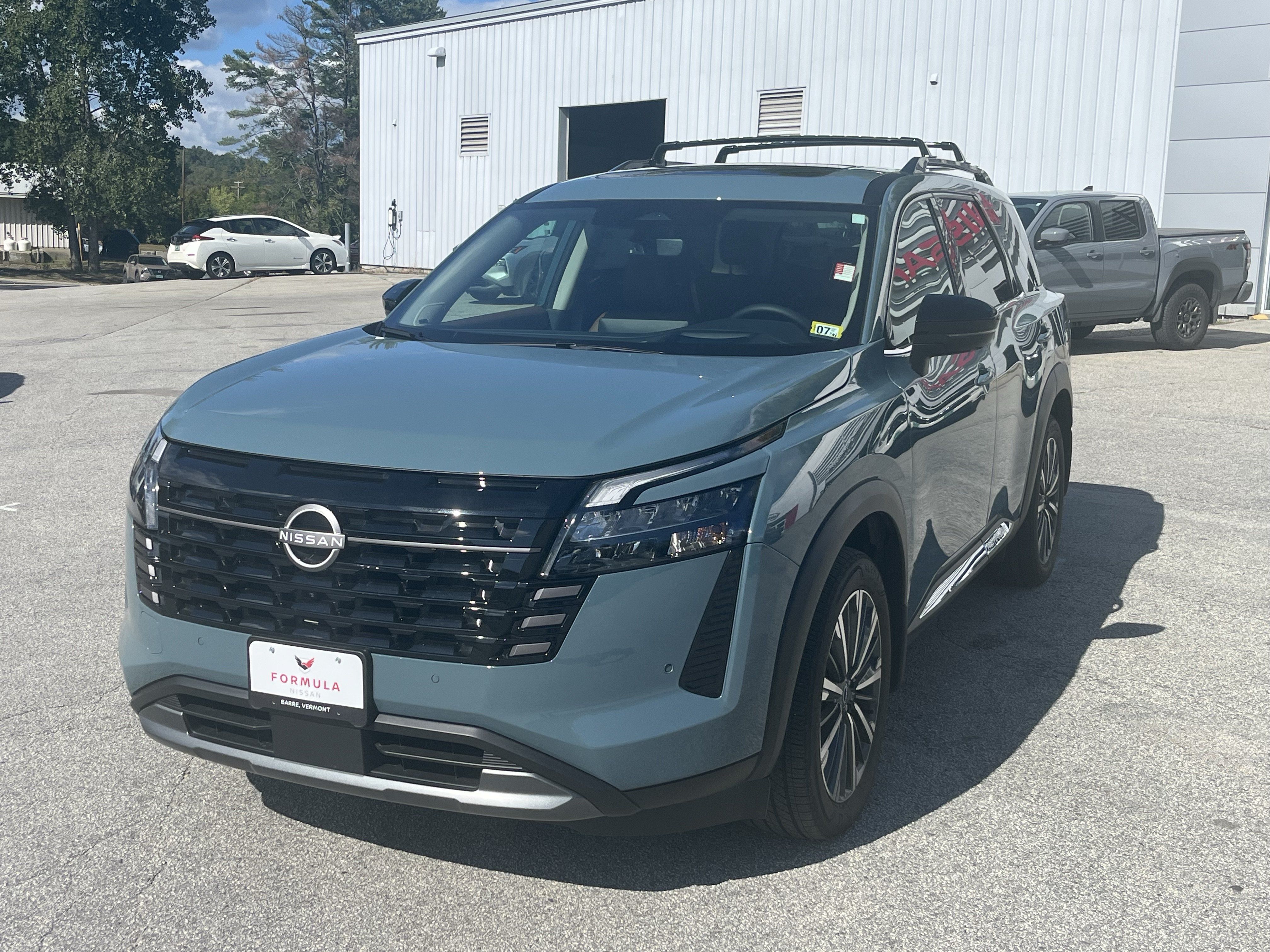 New 2026 Nissan Pathfinder Platinum AWD/4WD image 3