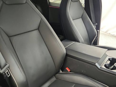 Used 2024 Tesla Cybertruck AWD Crew Cab image 23