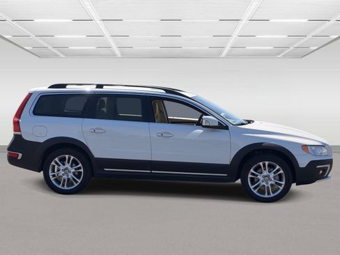 Used 2016 Volvo XC70 T5 Premier w/ Proximity Package AWD/4WD image 6