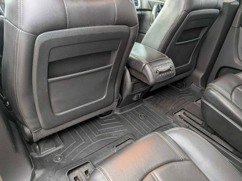 Used 2014 GMC Acadia SLT image 18