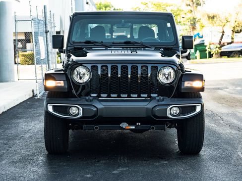 Used 2023 Jeep Gladiator Sport AWD/4WD image 2