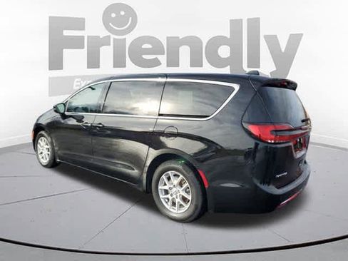 Certified 2024 Chrysler Pacifica Touring-L image 3