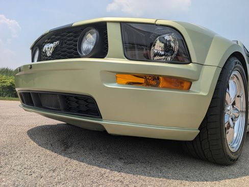 Used 2005 Ford Mustang GT Premium RWD image 38