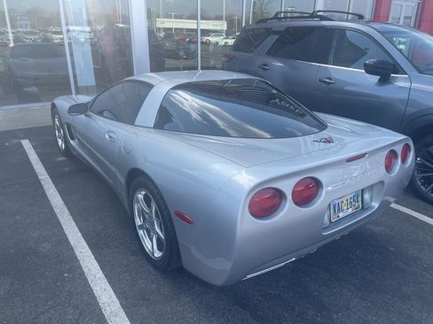 Used 2004 Chevrolet Corvette Coupe w/ Roof Package image 3