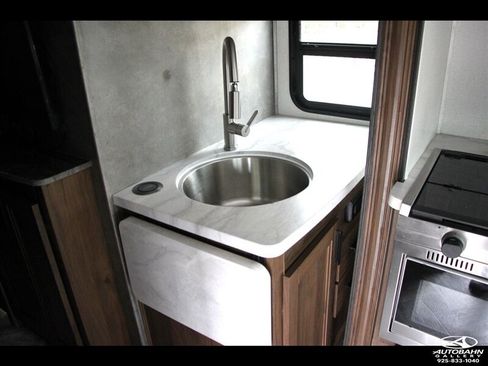Used 2022 Ford E-450 and Econoline 450 Super Duty w/ Motorhome Prep Package RWD image 26