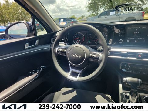 Used 2022 Kia K5 LXS FWD image 19