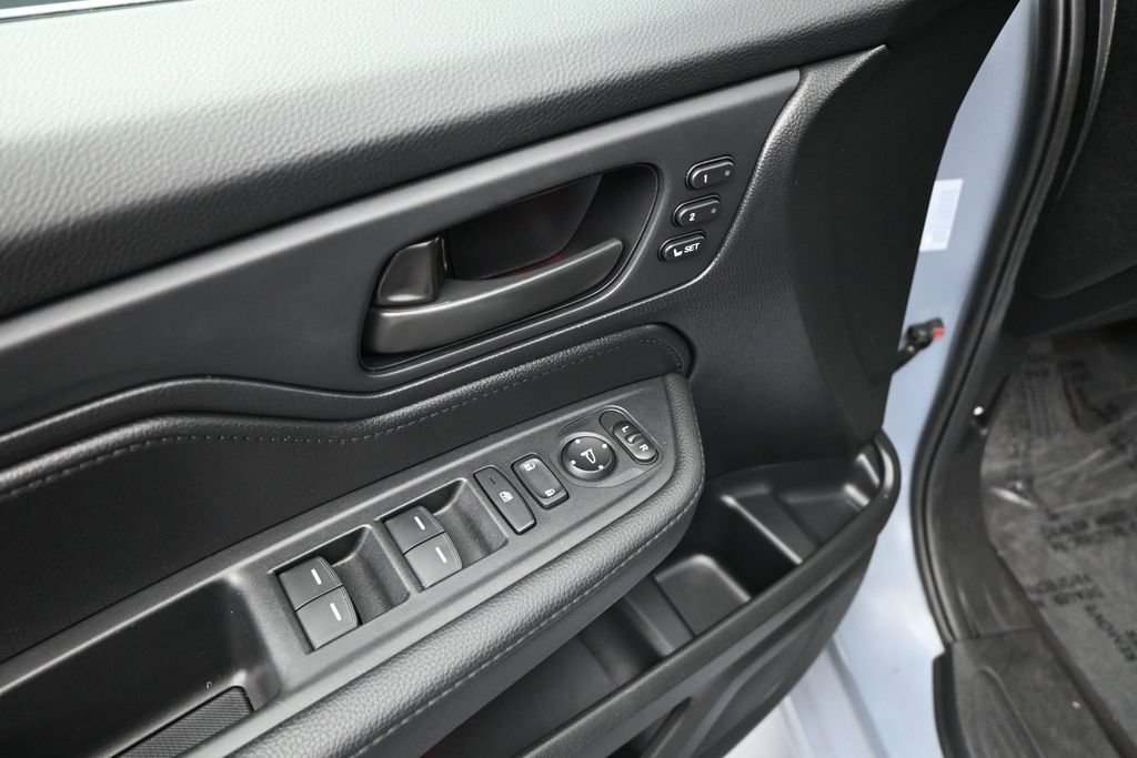 Used 2025 Honda Odyssey Sport-L image 6