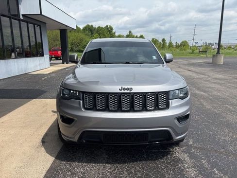 Used 2019 Jeep Grand Cherokee Altitude AWD/4WD image 8