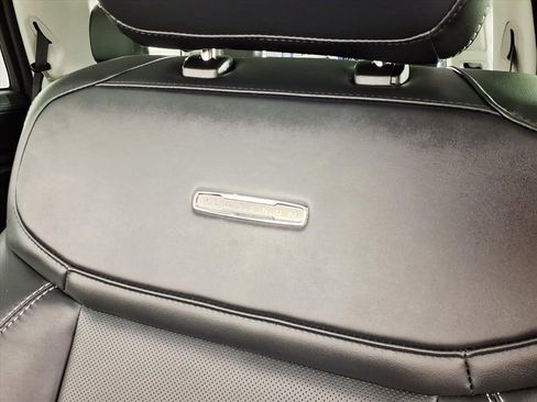 Used 2025 Ford Expedition Platinum w/ Driver's Package image 10