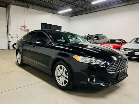 Used 2016 Ford Fusion SE w/ Equipment Group 202A image 4