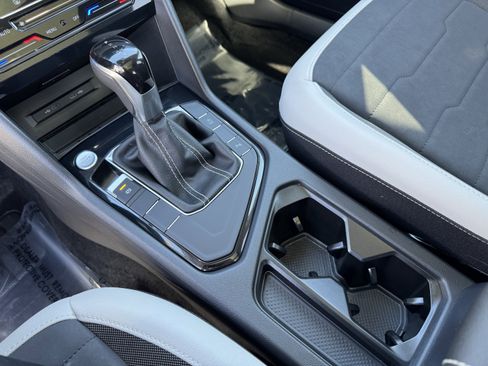 Used 2025 Volkswagen Taos SE image 29