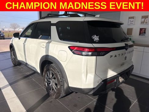 Used 2022 Nissan Pathfinder SV image 4